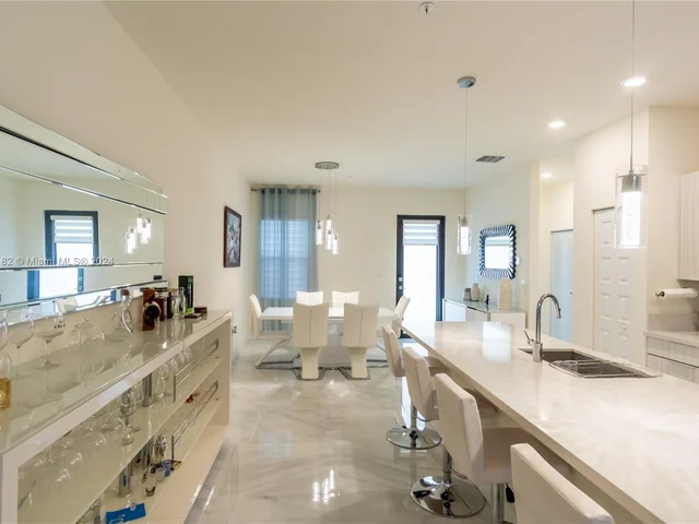 7925 NW 104th Ave # 1, Doral FL 33178