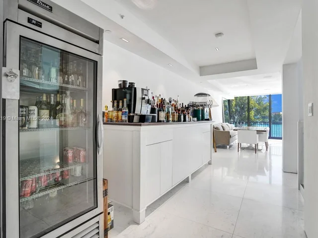 1000 Venetian Way # 101, Miami FL 33139