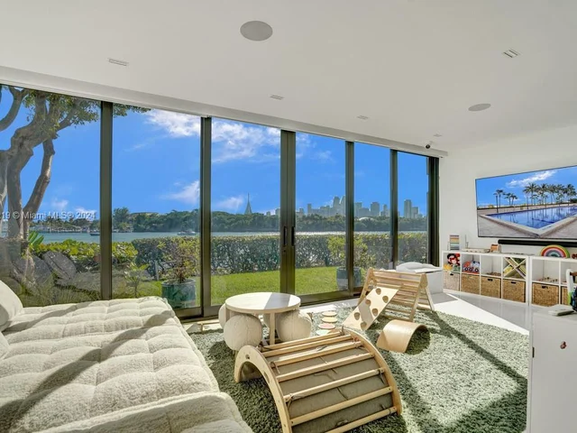 1000 Venetian Way # 101, Miami FL 33139