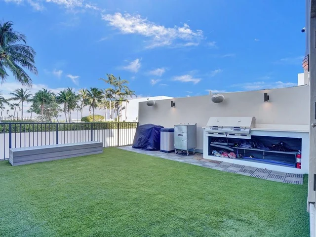 1000 Venetian Way # 101, Miami FL 33139