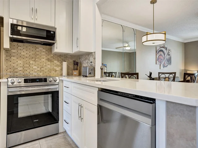 3500 NW 48th Ave # 516, Lauderdale Lakes FL 33319