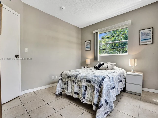 3500 NW 48th Ave # 516, Lauderdale Lakes FL 33319