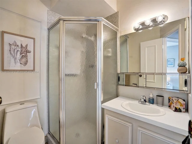 3500 NW 48th Ave # 516, Lauderdale Lakes FL 33319