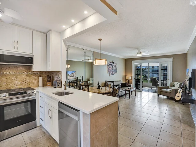 3500 NW 48th Ave # 516, Lauderdale Lakes FL 33319