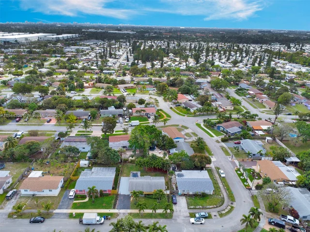 806 NE 52nd St, Deerfield Beach FL 33064