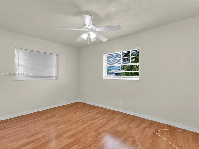 806 NE 52nd St, Deerfield Beach FL 33064