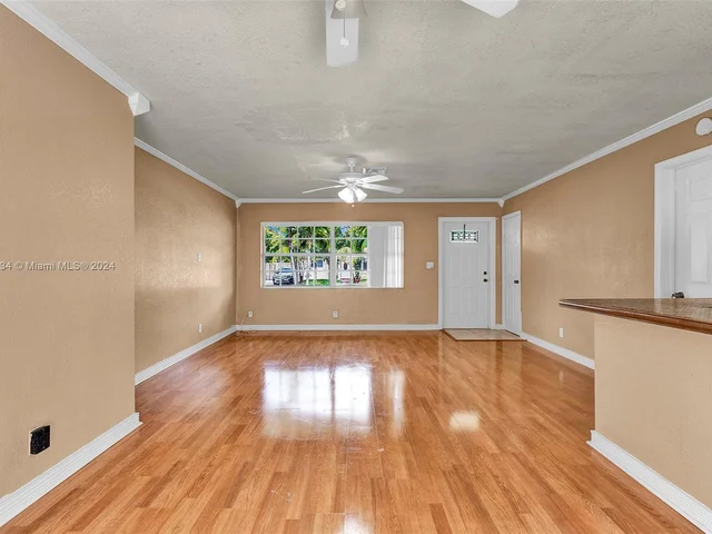 806 NE 52nd St, Deerfield Beach FL 33064