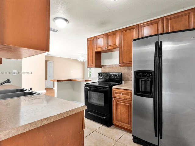 806 NE 52nd St, Deerfield Beach FL 33064