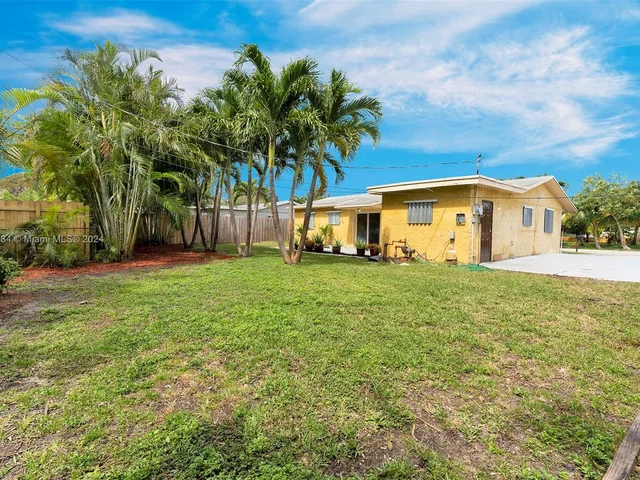 806 NE 52nd St, Deerfield Beach FL 33064