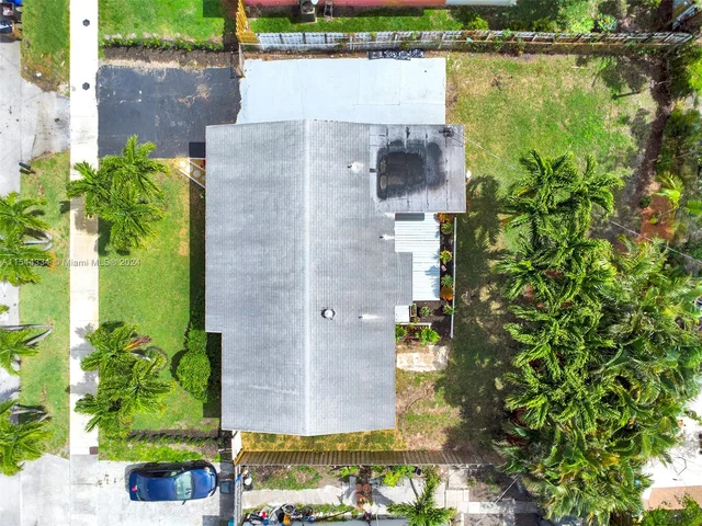 806 NE 52nd St, Deerfield Beach FL 33064