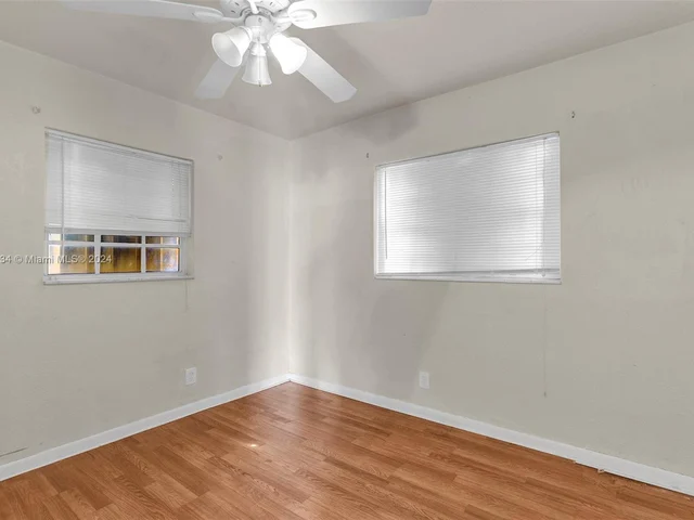 806 NE 52nd St, Deerfield Beach FL 33064