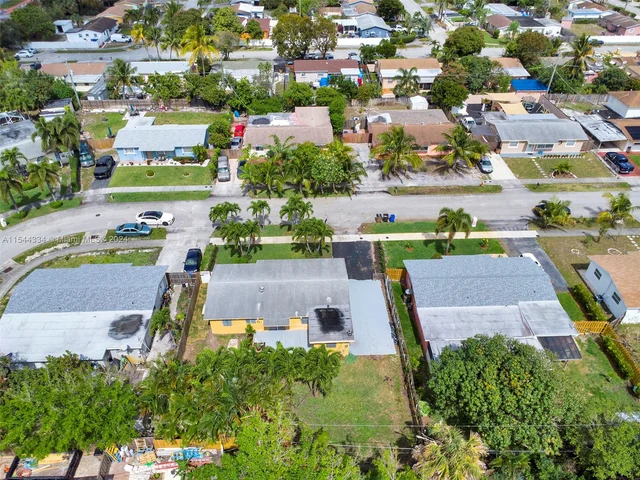 806 NE 52nd St, Deerfield Beach FL 33064