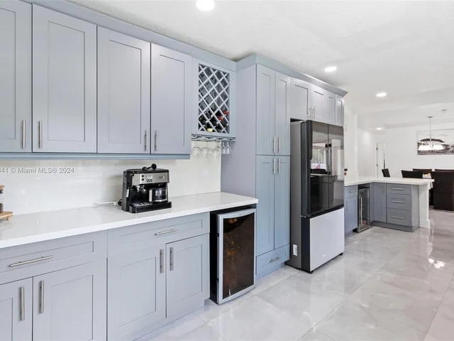 2524 Dewey St, Hollywood FL 33020