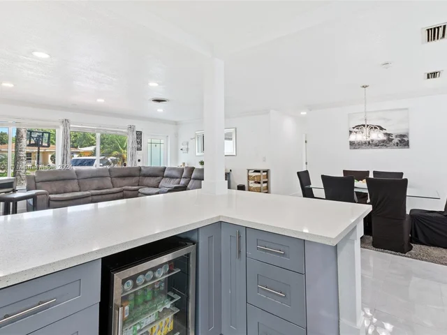 2524 Dewey St, Hollywood FL 33020