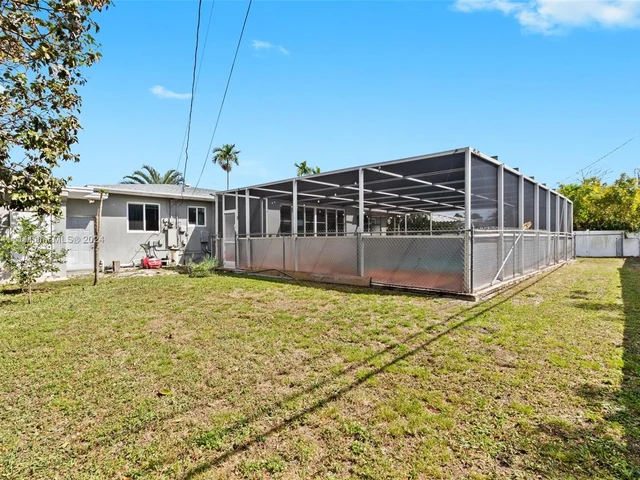 2524 Dewey St, Hollywood FL 33020