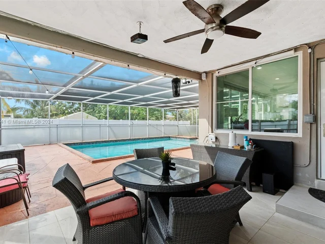 2524 Dewey St, Hollywood FL 33020