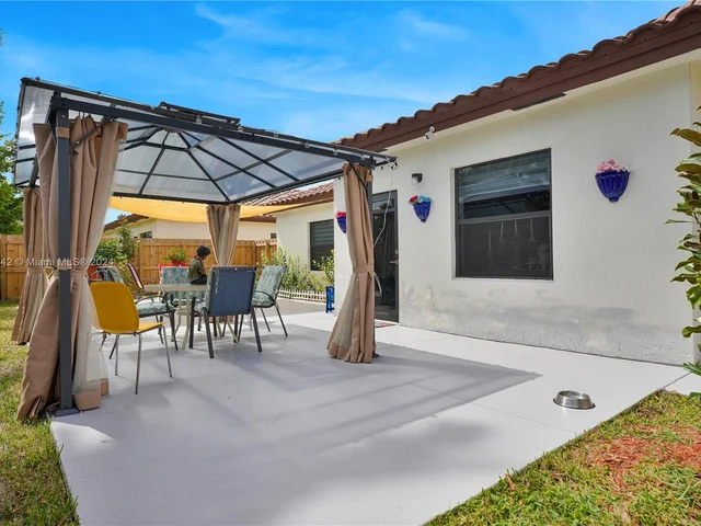 151 NE 27th Ter, Homestead FL 33033