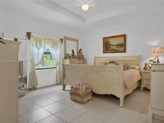 151 NE 27th Ter, Homestead FL 33033