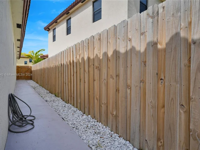 151 NE 27th Ter, Homestead FL 33033