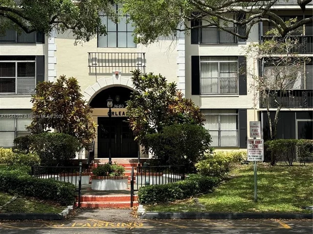 3680 Inverrary Dr # 2D, Lauderhill FL 33319