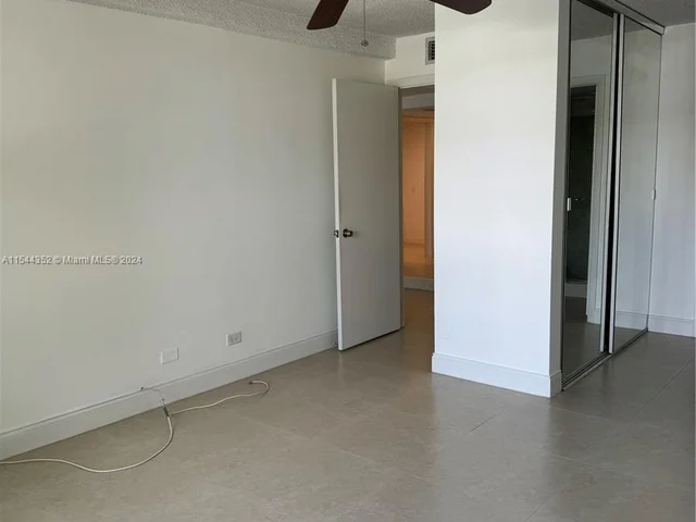 3680 Inverrary Dr # 2D, Lauderhill FL 33319