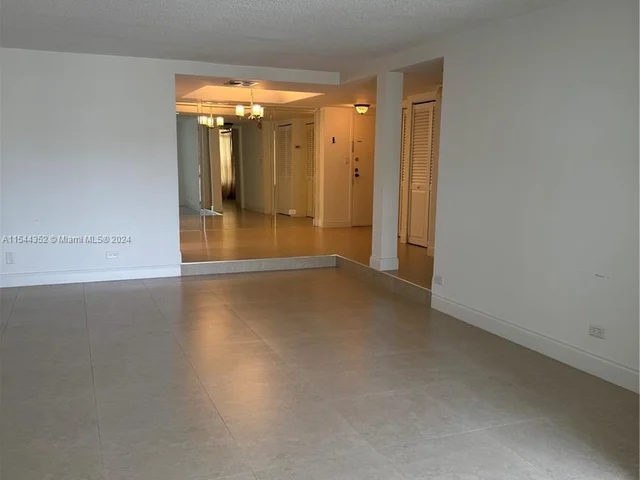 3680 Inverrary Dr # 2D, Lauderhill FL 33319