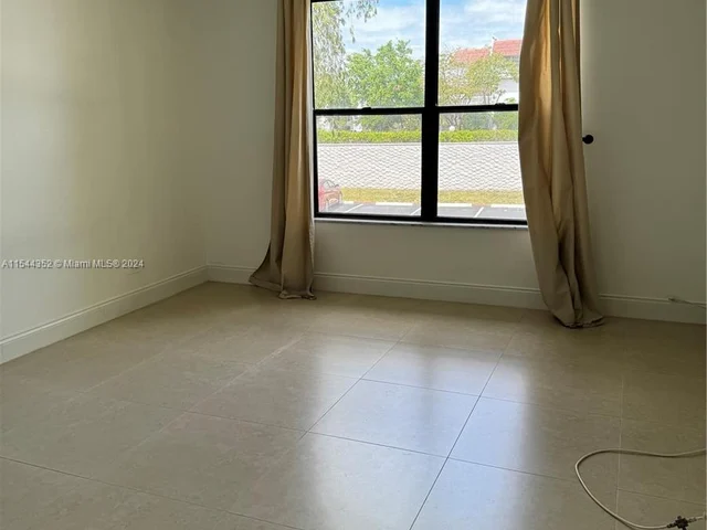 3680 Inverrary Dr # 2D, Lauderhill FL 33319
