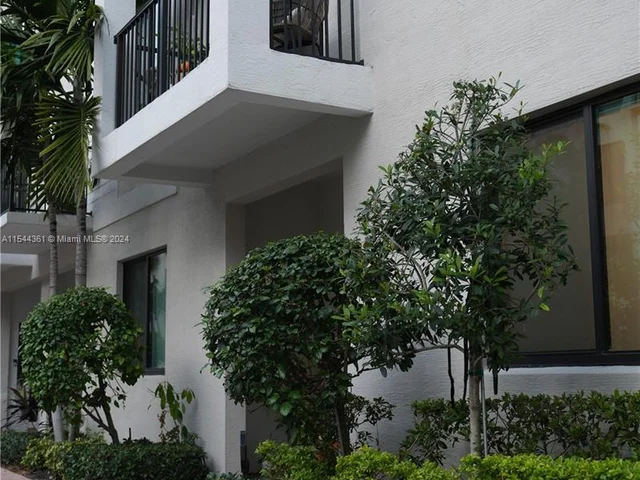 4745 NW 84th Ct # 22, Doral FL 33166