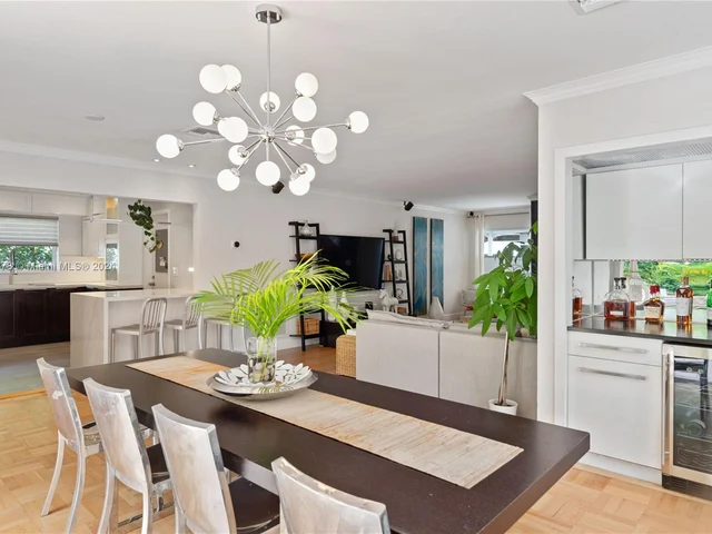 6904 Veronese St, Coral Gables FL 33146