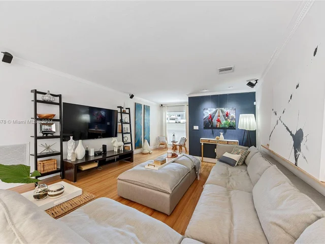 6904 Veronese St, Coral Gables FL 33146