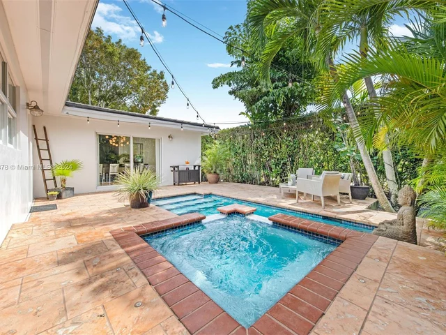 6904 Veronese St, Coral Gables FL 33146