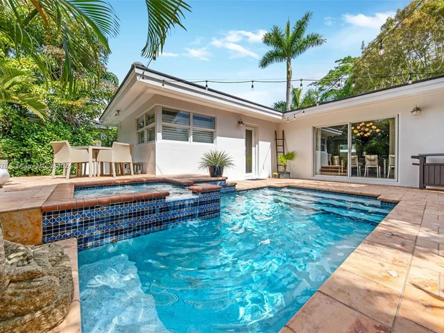 6904 Veronese St, Coral Gables FL 33146