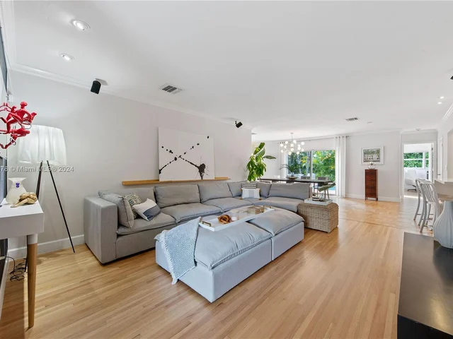 6904 Veronese St, Coral Gables FL 33146