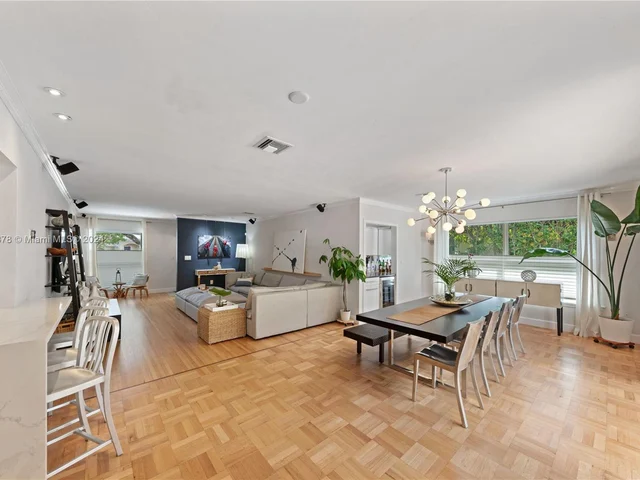 6904 Veronese St, Coral Gables FL 33146