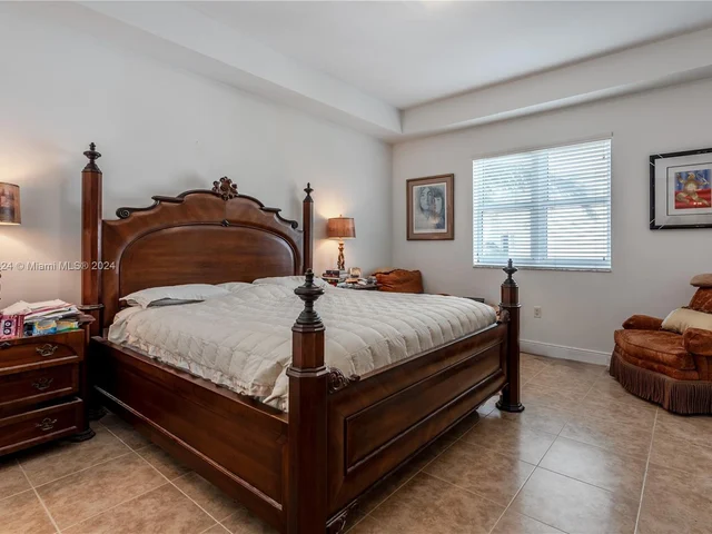 19900 E Country Club Dr # 420, Aventura FL 33180