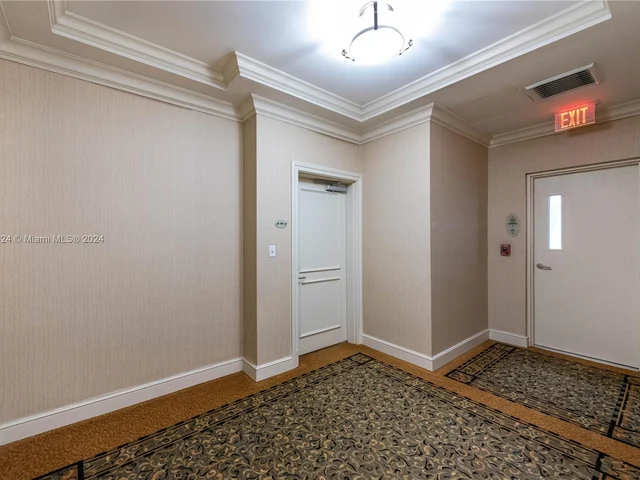 19900 E Country Club Dr # 420, Aventura FL 33180