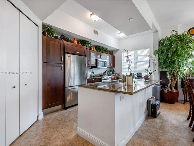 19900 E Country Club Dr # 420, Aventura FL 33180