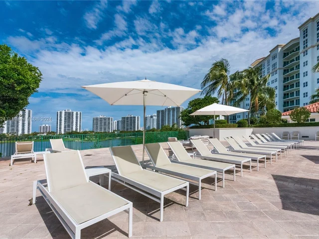 19900 E Country Club Dr # 420, Aventura FL 33180