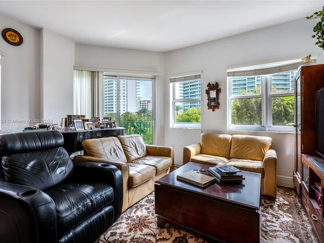 19900 E Country Club Dr # 420, Aventura FL 33180