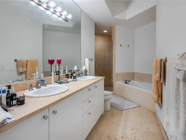 19900 E Country Club Dr # 420, Aventura FL 33180