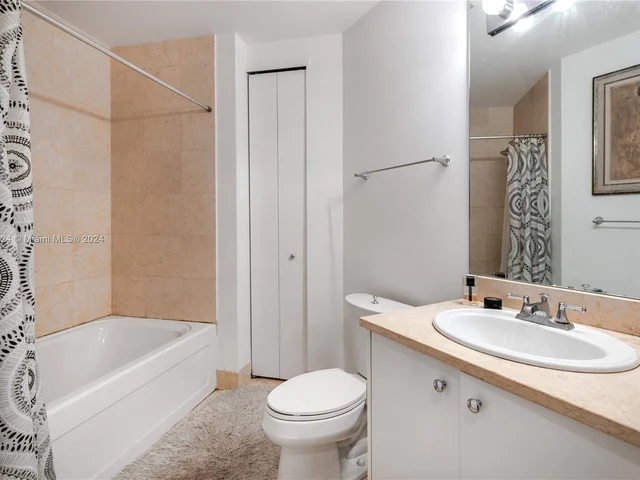 19900 E Country Club Dr # 420, Aventura FL 33180