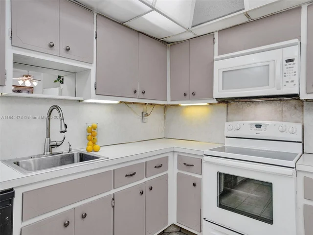 1600 S Ocean Dr # 15B, Hollywood FL 33019