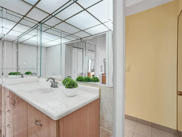 1600 S Ocean Dr # 15B, Hollywood FL 33019