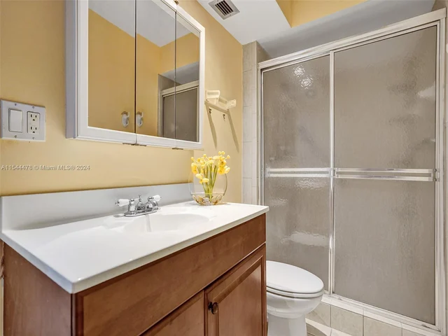 1600 S Ocean Dr # 15B, Hollywood FL 33019