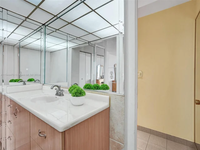 1600 S Ocean Dr # 15B, Hollywood FL 33019