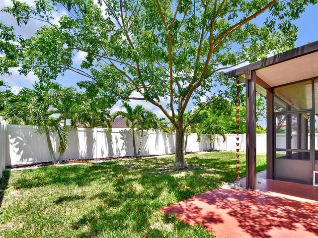 17075 SW 92nd St, Miami FL 33196