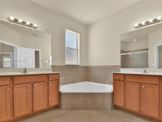 17075 SW 92nd St, Miami FL 33196