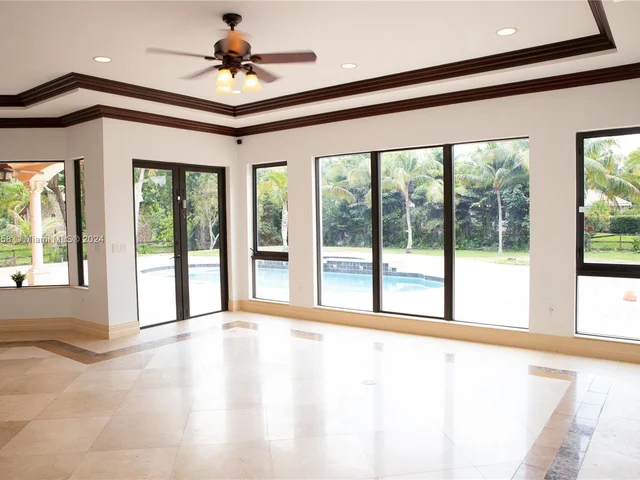 11930 NW 8th St, Plantation FL 33325