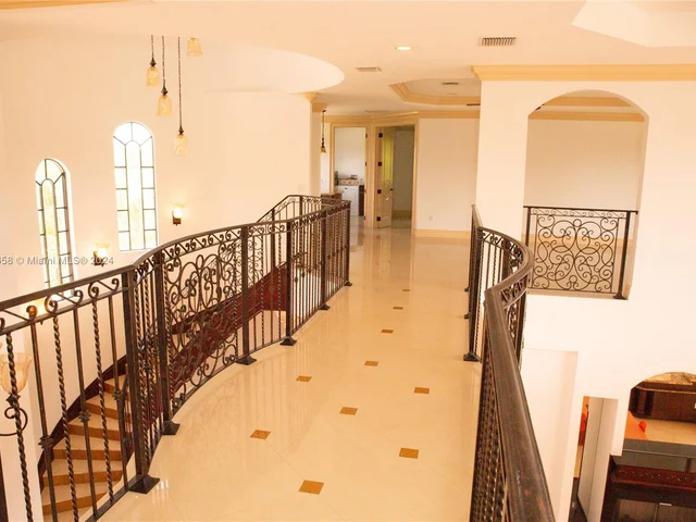 11930 NW 8th St, Plantation FL 33325