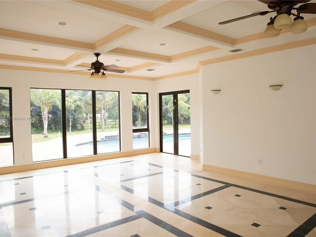 11930 NW 8th St, Plantation FL 33325